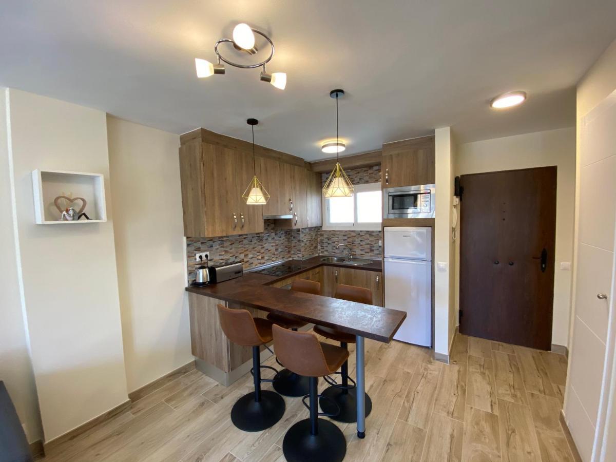 פואנגירולה Modern 1 Bedroom Seaside Apartment With Pool מראה חיצוני תמונה