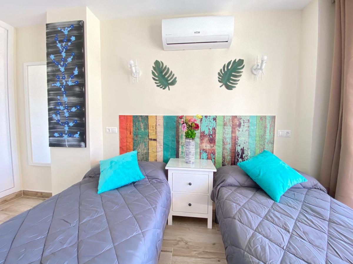 פואנגירולה Modern 1 Bedroom Seaside Apartment With Pool מראה חיצוני תמונה