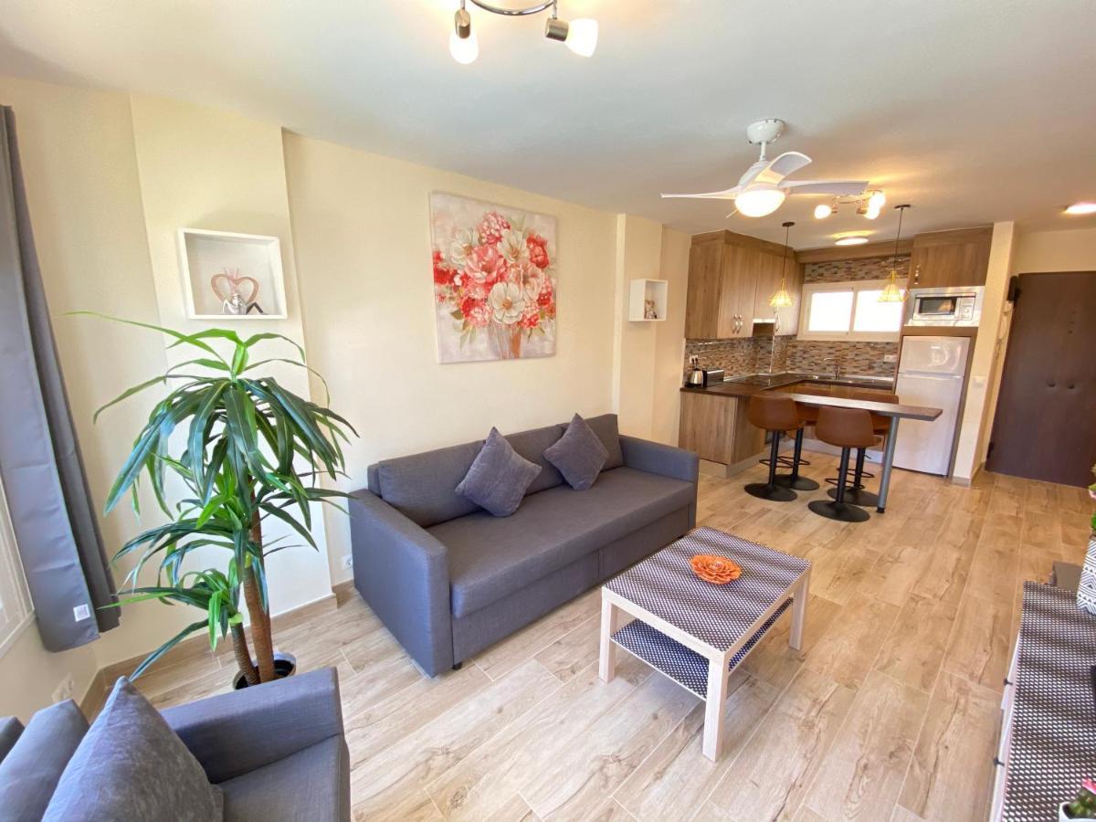 פואנגירולה Modern 1 Bedroom Seaside Apartment With Pool מראה חיצוני תמונה