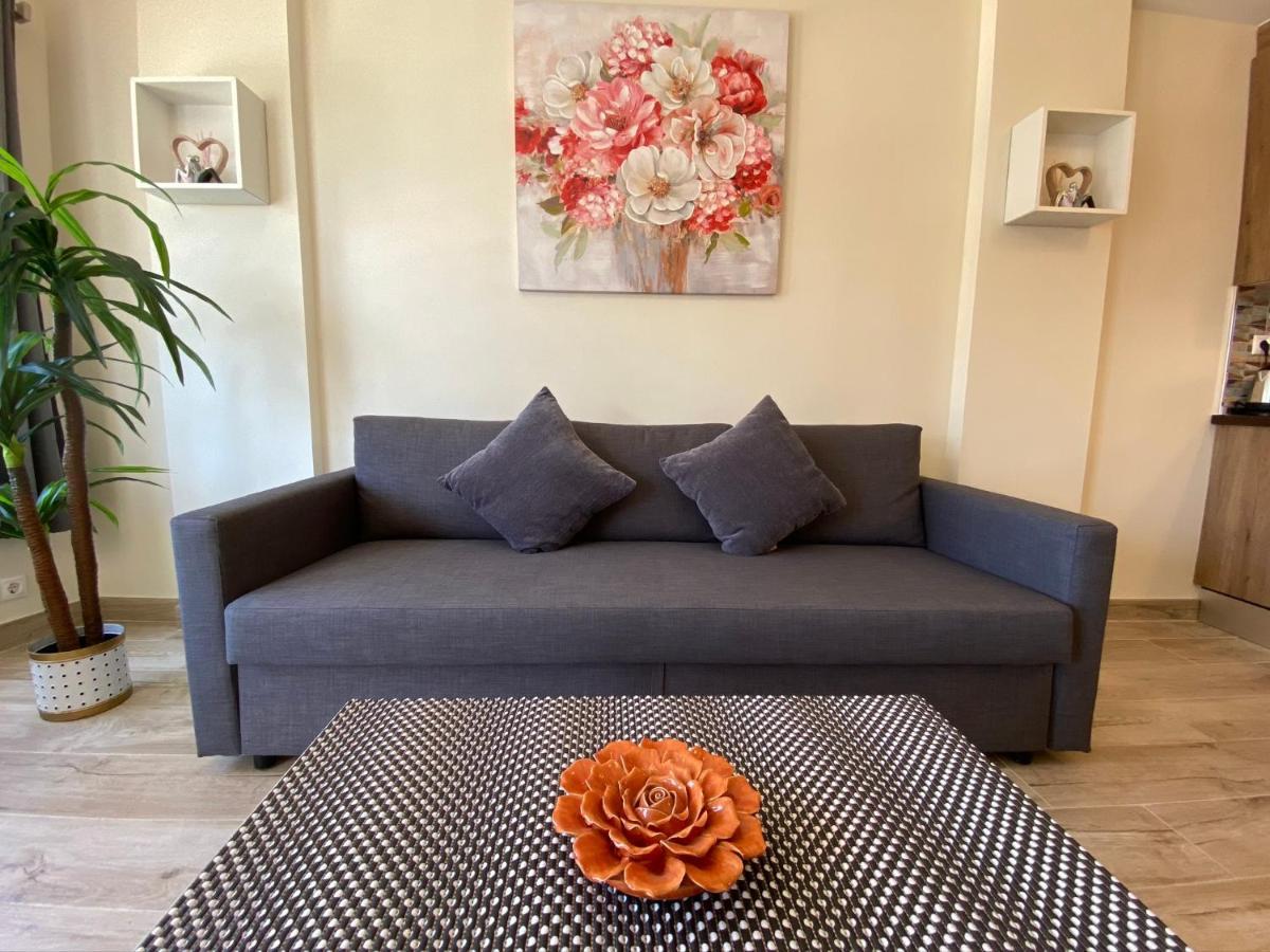 פואנגירולה Modern 1 Bedroom Seaside Apartment With Pool מראה חיצוני תמונה